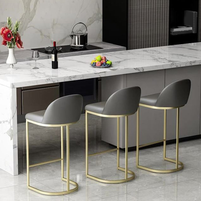 Sedia contropietta in vetrina in pelle finta contemporanea sgabello sul retro con gambe metalliche