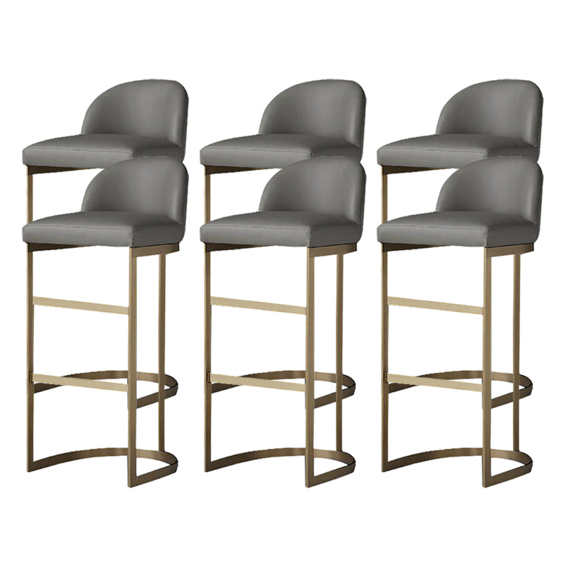 Sedia contropietta in vetrina in pelle finta contemporanea sgabello sul retro con gambe metalliche