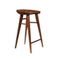 Tabouret de bar contemporain en bois massif avec siège profilé sans dossier et repose-pieds