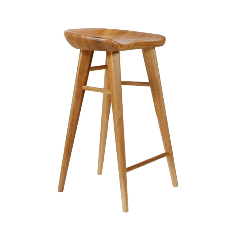 Tabouret de bar contemporain en bois massif avec siège profilé sans dossier et repose-pieds