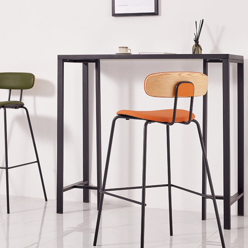 Taburete de bar tapizado de cuero sin brazos con respaldo moderno y base de metal