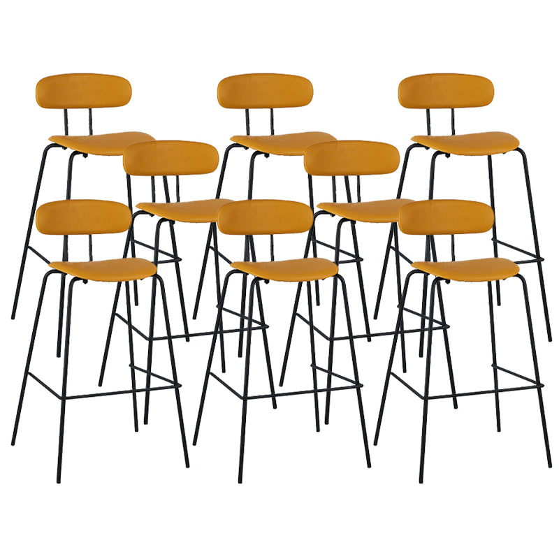 Taburete de bar tapizado de cuero sin brazos con respaldo moderno y base de metal