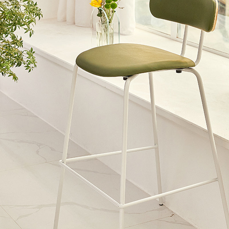 Taburete de bar tapizado de cuero sin brazos con respaldo moderno y base de metal