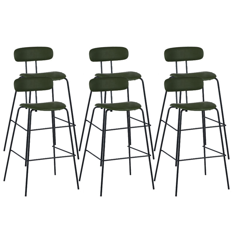 Taburete de bar tapizado de cuero sin brazos con respaldo moderno y base de metal