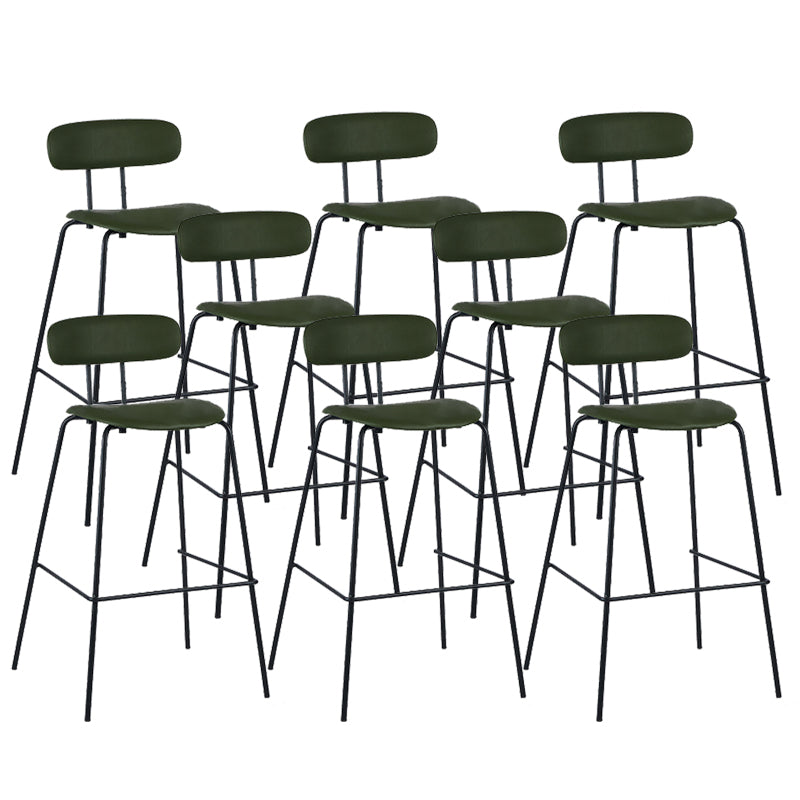 Taburete de bar tapizado de cuero sin brazos con respaldo moderno y base de metal
