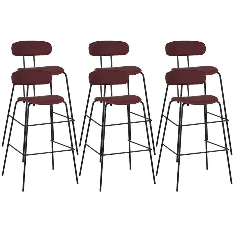 Taburete de bar tapizado de cuero sin brazos con respaldo moderno y base de metal