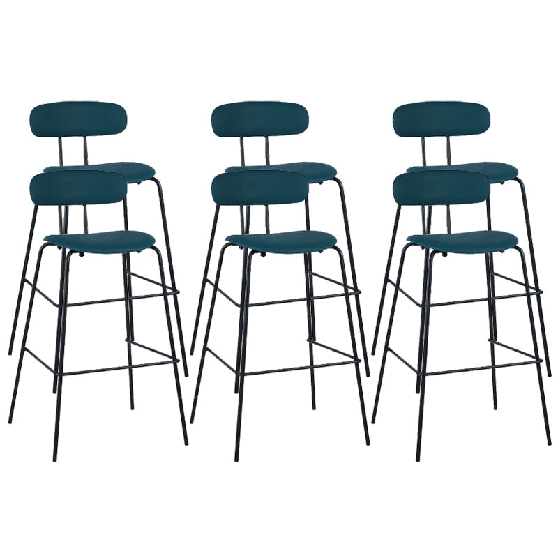 Taburete de bar tapizado de cuero sin brazos con respaldo moderno y base de metal