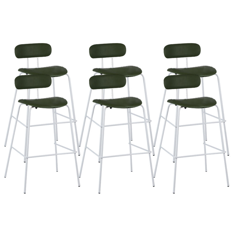 Taburete de bar tapizado de cuero sin brazos con respaldo moderno y base de metal