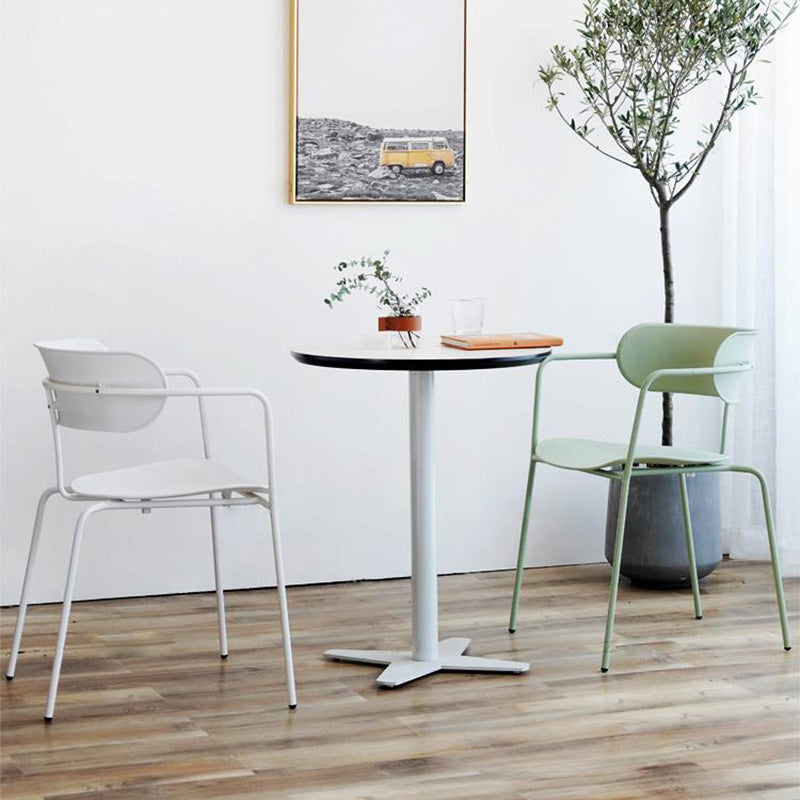 Zeitgenössischer Metall Esszimmerstuhl Arm Open Rücken Essneitenstuhl für Esszimmer