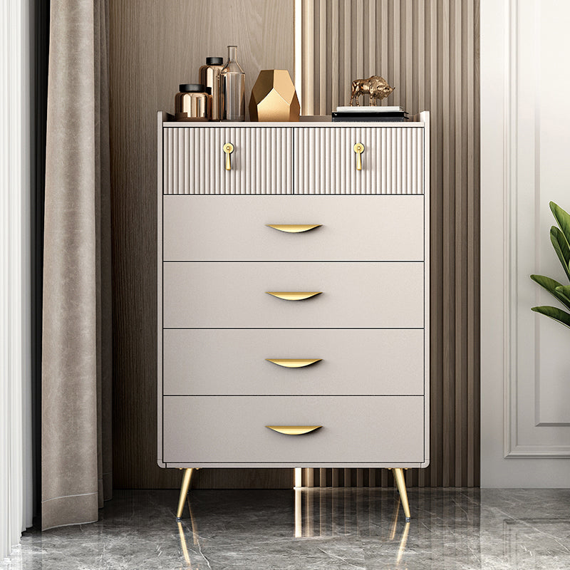 Cómoda de madera fabricada con almacenamiento Glam y 6/7 cajones