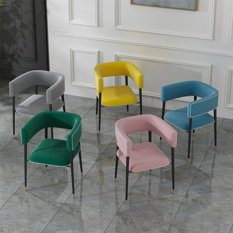 Industrieel gestoffeerde fluwelen armstoel Open achterste eetkamerstoel voor thuis