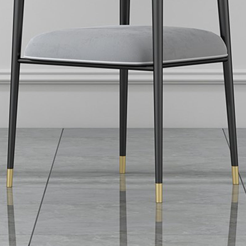 Industrieel gestoffeerde fluwelen armstoel Open achterste eetkamerstoel voor thuis