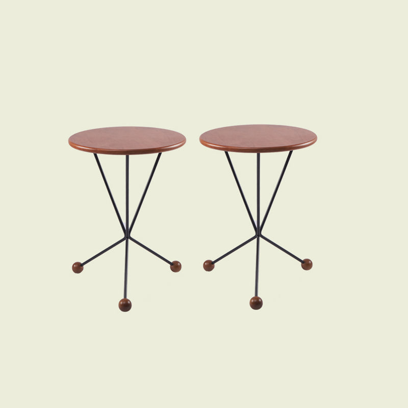 Mesa de la mesa redonda de madera sólida escandinava Pats Cross Table lateral