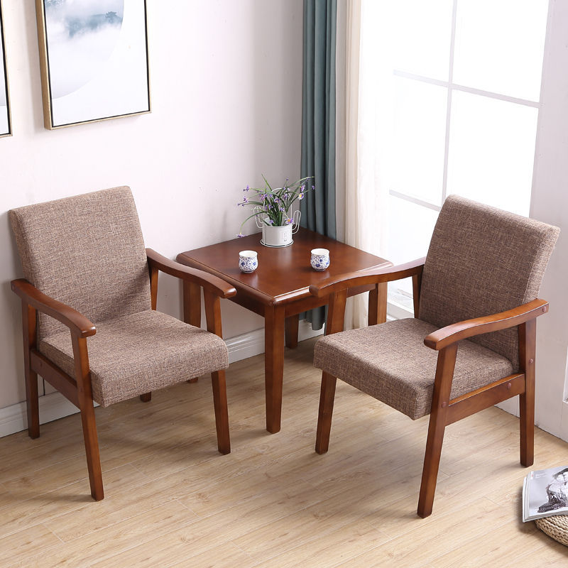 Traditioneller Beistelltisch aus Massivholz mit 4 Beinen für das Wohnzimmer