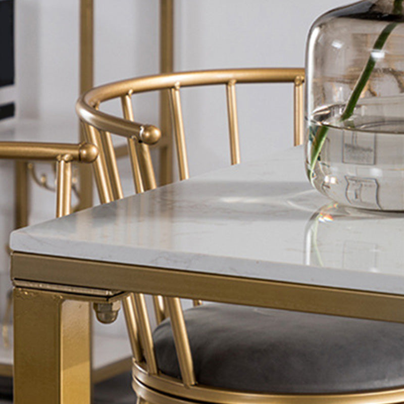Moderner Bartisch mit weißer Kunstmarmorplatte und goldenem Sockel