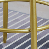 メタルベースのあるモダンな布張りのカウンタースツールバーハイトローバックバースツール