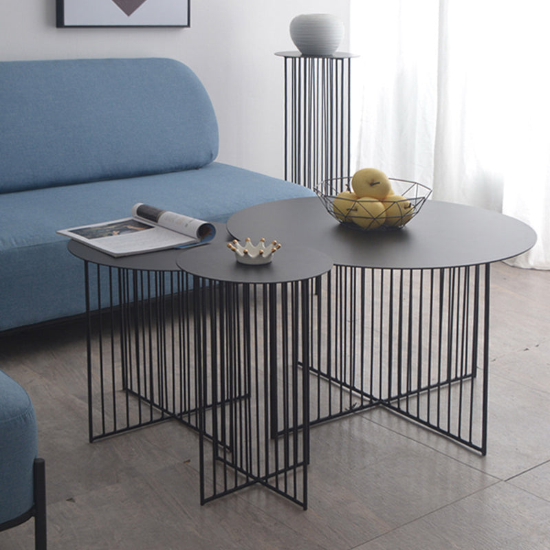 Mesa de centro moderna de hierro de mediados de siglo, mesa de cóctel con marco redondo de metal