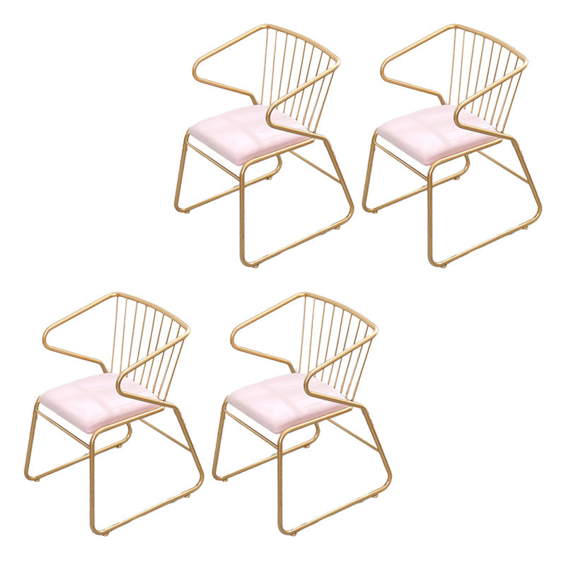 金色の足のある伝統的なメタルキッチンダイニングチェア布張りの腕の椅子