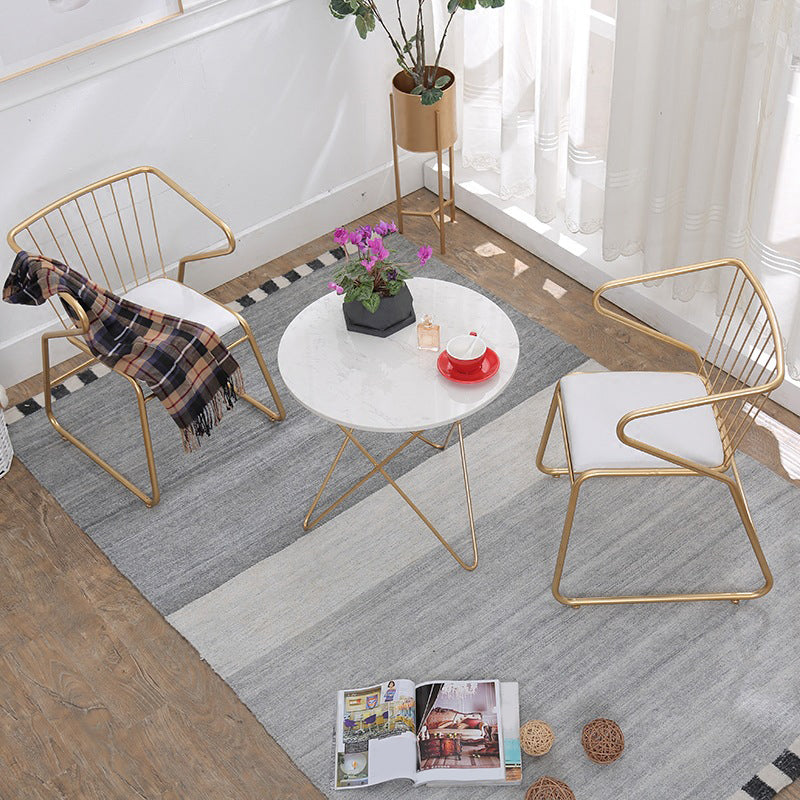 金色の足のある伝統的なメタルキッチンダイニングチェア布張りの腕の椅子