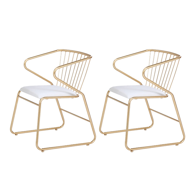 金色の足のある伝統的なメタルキッチンダイニングチェア布張りの腕の椅子