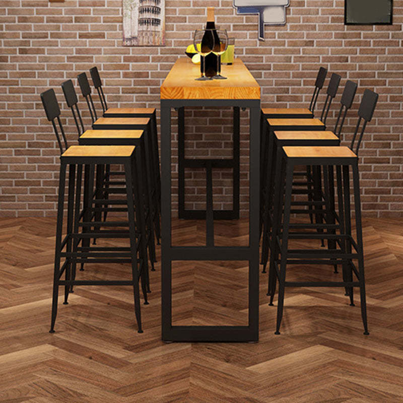 Mesa rectangular con altura de barra Mesa de bar de madera maciza de 41,3 "de alto con base negra