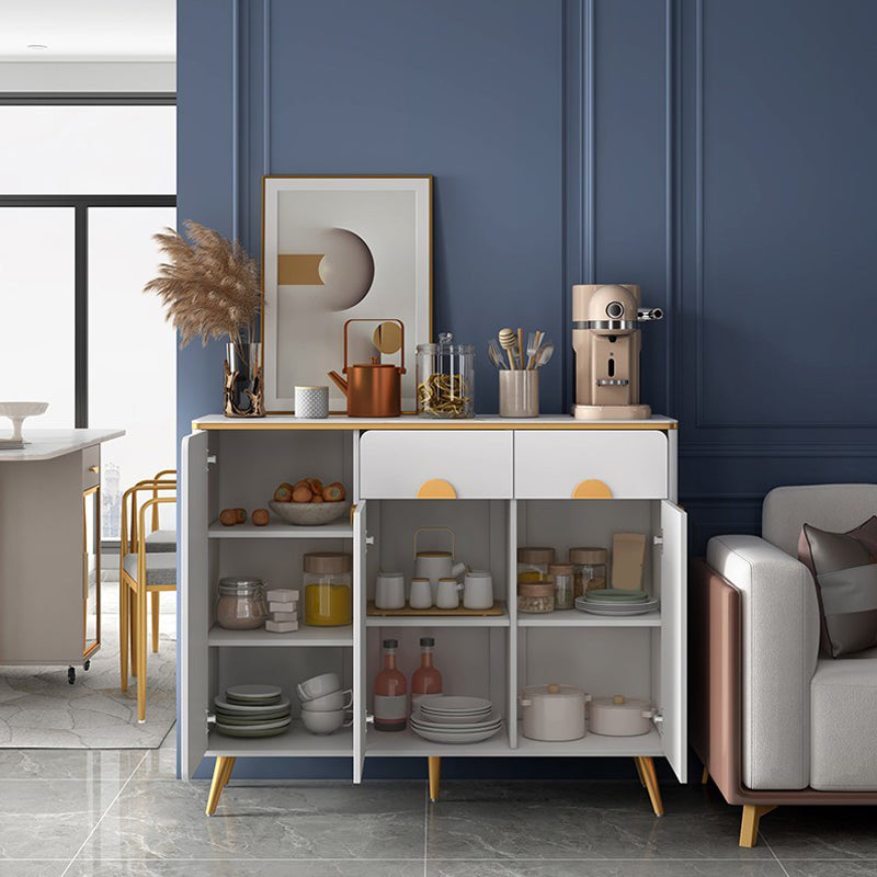 Credenza con finitura sideboard di pietra sinterizzata glam con scaffalatura regolabile