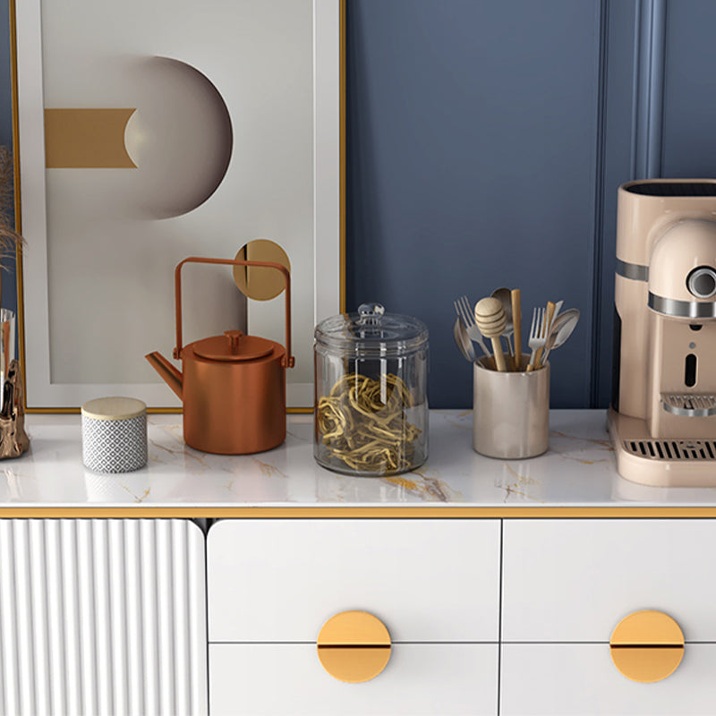 Credenza con finitura sideboard di pietra sinterizzata glam con scaffalatura regolabile