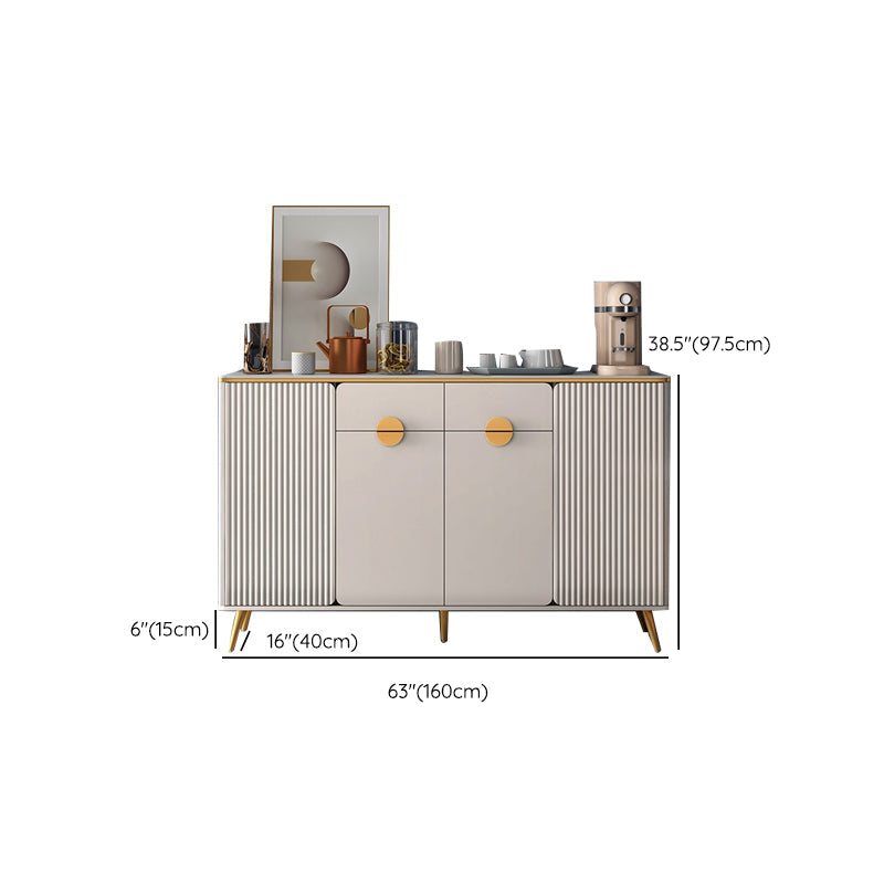Credenza con finitura sideboard di pietra sinterizzata glam con scaffalatura regolabile