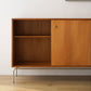 Sideboard a buffet a buffet in stile contemporaneo con armadi e cassetti
