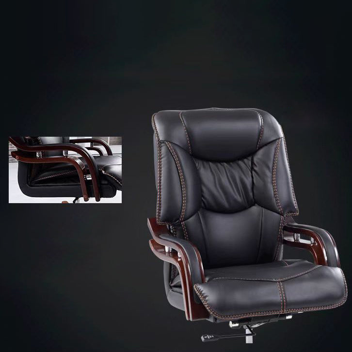 Sedia da ufficio imbottita con cornice in legno con sedia esecutiva sul retro alto in pelle nera
