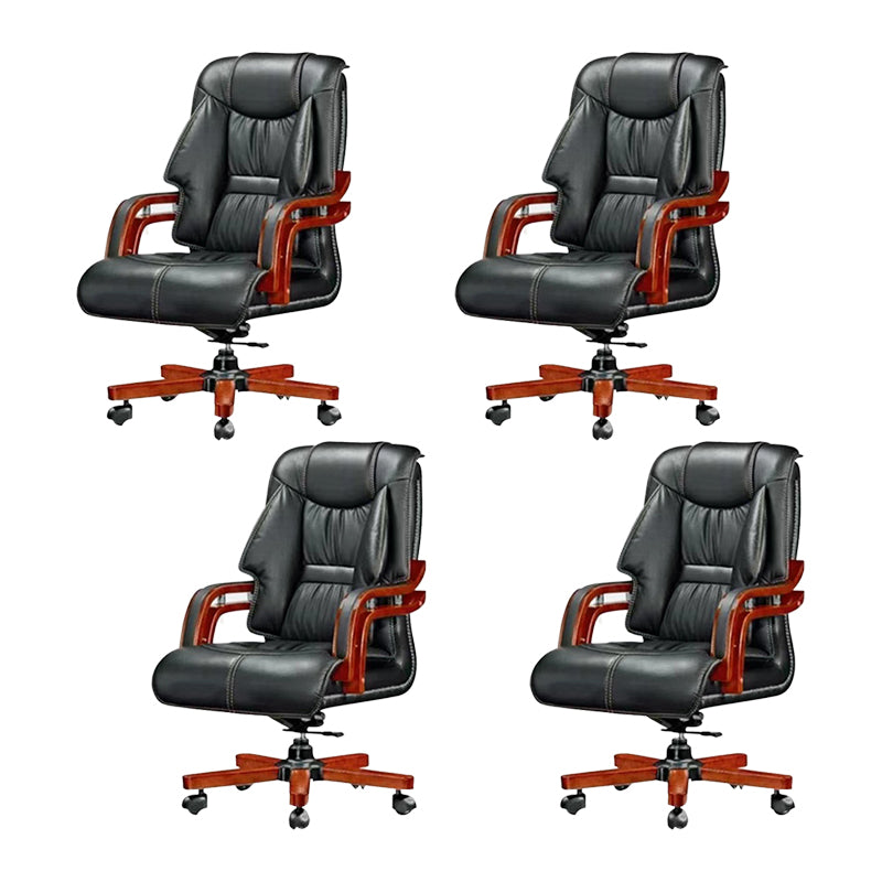 Sedia da ufficio imbottita con cornice in legno con sedia esecutiva sul retro alto in pelle nera