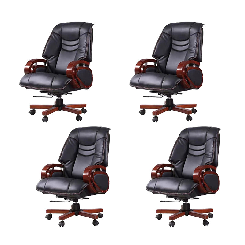 Sedia da ufficio imbottita con cornice in legno con sedia esecutiva sul retro alto in pelle nera