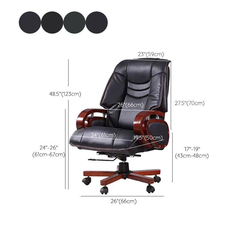 Sedia da ufficio imbottita con cornice in legno con sedia esecutiva sul retro alto in pelle nera