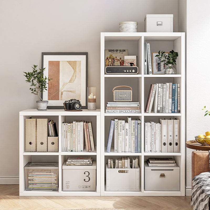 Libreria moderna della libreria in legno ingegnerizzato standard.