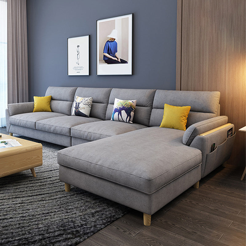 Divano sezionale del braccio di braccio svasato scandinavo sezionale con gambe in legno