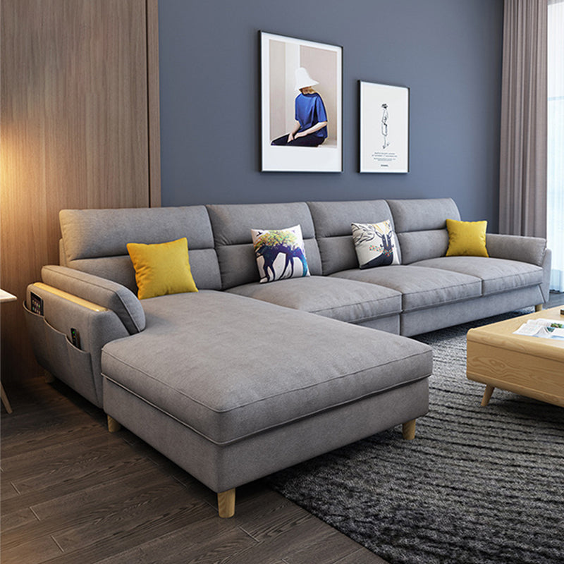 Divano sezionale del braccio di braccio svasato scandinavo sezionale con gambe in legno