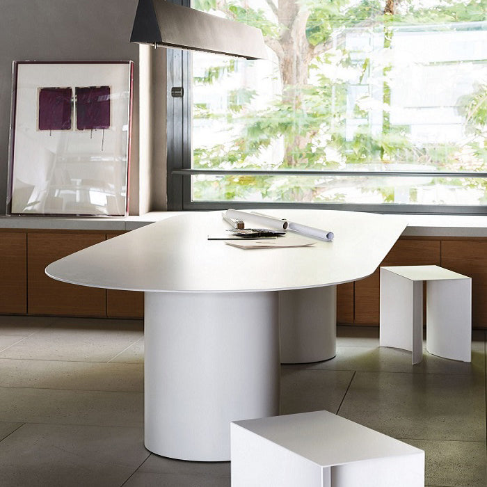 Eigentijdse ovaal kantoor bureau witte den houten schrijfbureau