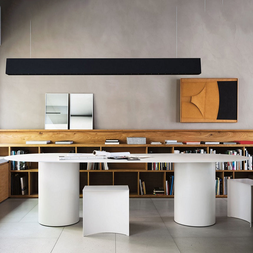 Eigentijdse ovaal kantoor bureau witte den houten schrijfbureau