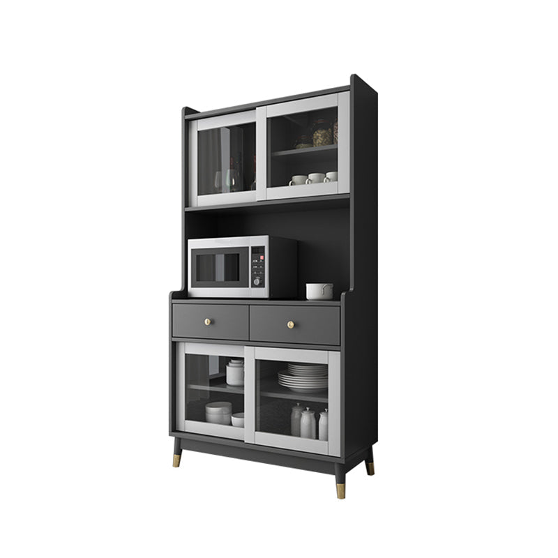 A buffet per la sala da pranzo con pranzo a pranzo contemporaneo