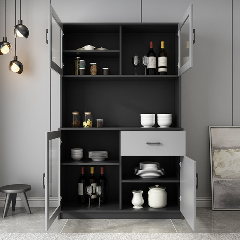 A buffet per la sala da pranzo con pranzo a pranzo contemporaneo