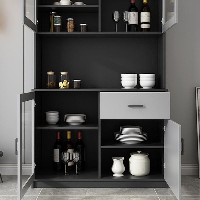 A buffet per la sala da pranzo con pranzo a pranzo contemporaneo