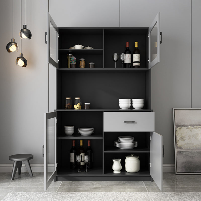 A buffet per la sala da pranzo con pranzo a pranzo contemporaneo