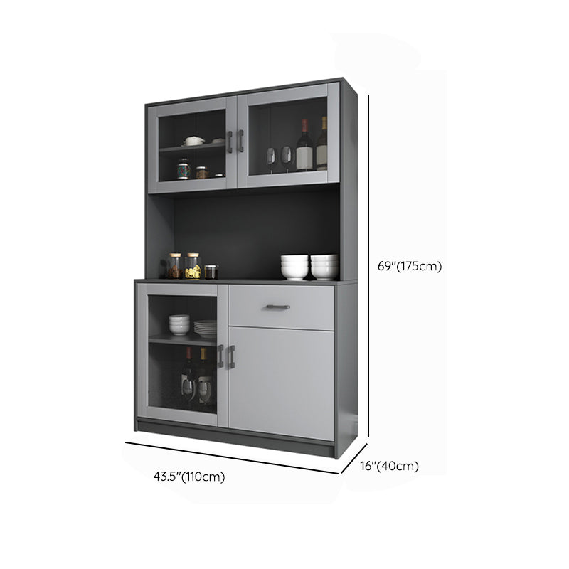 A buffet per la sala da pranzo con pranzo a pranzo contemporaneo