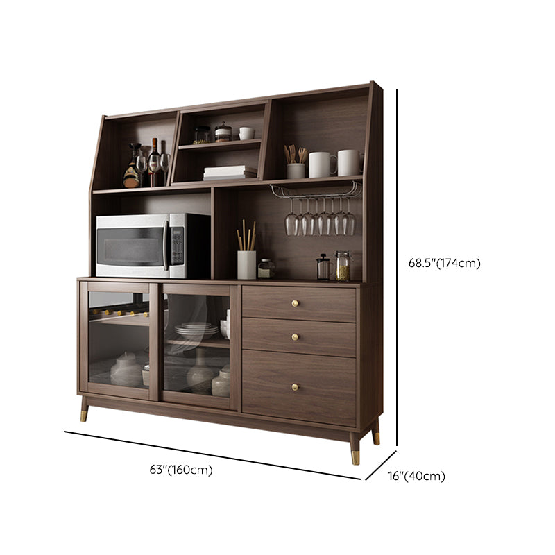 A buffet per la sala da pranzo con pranzo a pranzo contemporaneo