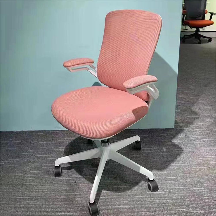 Moderne ergonomische mesh-werkstoel, draaistoel met middenrug en gewatteerde armen