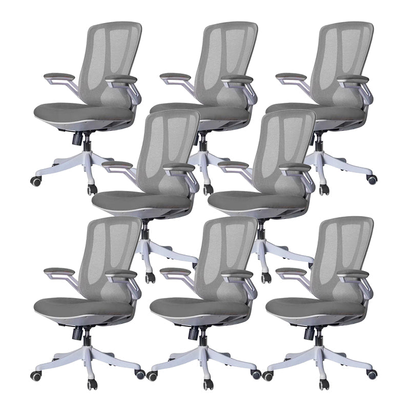 Moderne ergonomische mesh-werkstoel, draaistoel met middenrug en gewatteerde armen