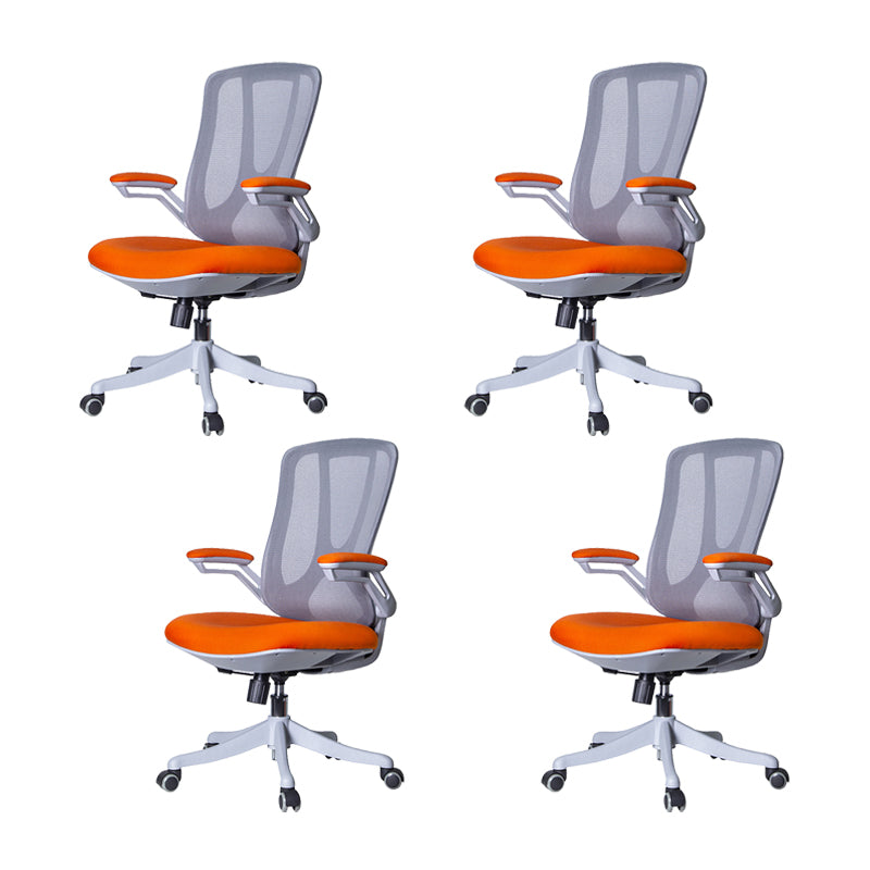 Moderne ergonomische mesh-werkstoel, draaistoel met middenrug en gewatteerde armen
