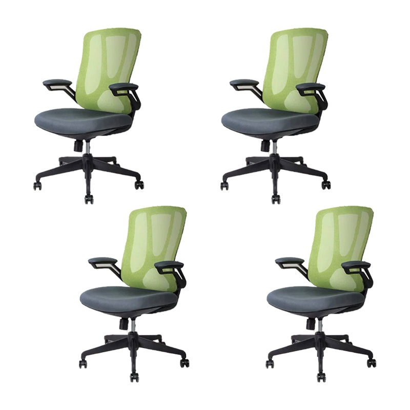 Moderne ergonomische mesh-werkstoel, draaistoel met middenrug en gewatteerde armen