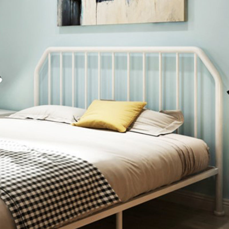 Lit standard en fer moderne lit ouvert à châssis avec des jambes en or personnalisées