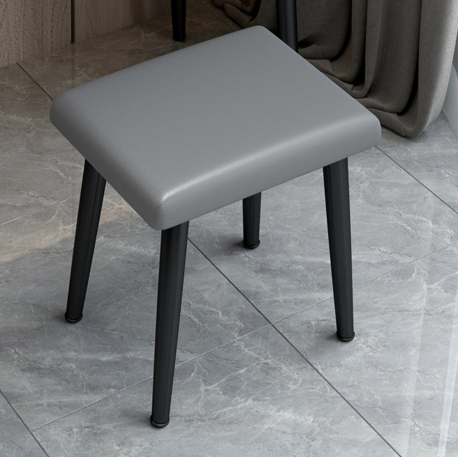 Zeitgenössischer Waschtisch mit Steinmake -up -Schminktisch in Schwarz